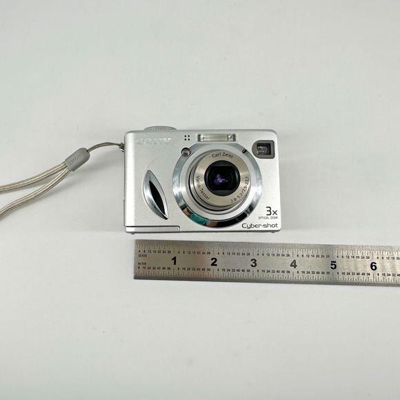 Sony Cybershot DSC-W7 7.2MP Digital Camera w/ Memory Stick & Carry Case - Picture 9 of 9